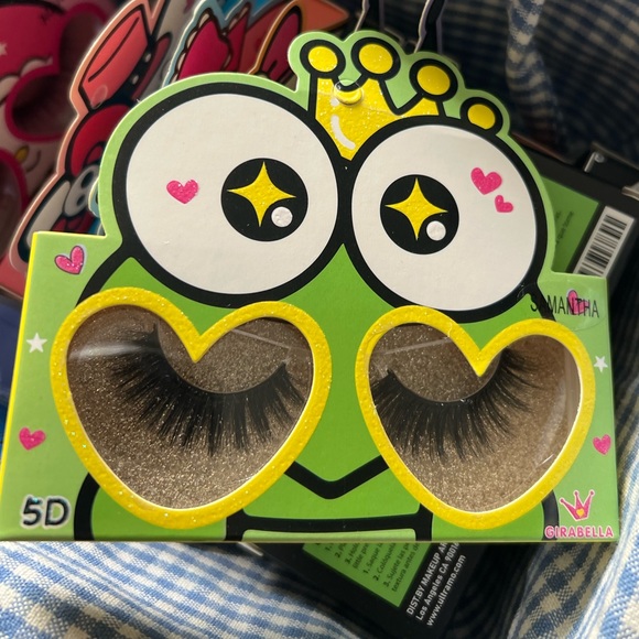 Lashes - Picture 9 of 10